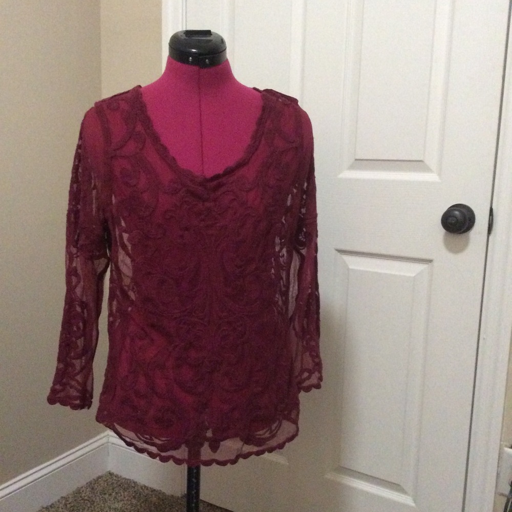 Maroon laced top 🏮🏮BUNDLE 2/$10🏮🏮